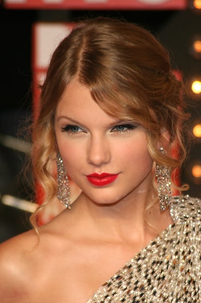 taylor swift dear john. taylor swift dear john lyrics. Taylor Swift has a song on her