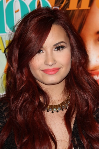 Demi Lovato stopped by Barnes Noble January 4 in Los Angeles to sign 